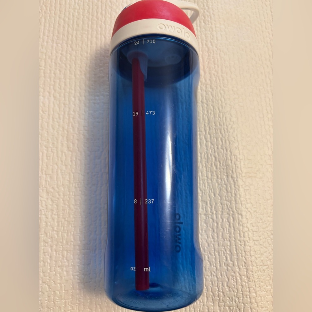 Owala Blue and Red Water Bottle free sip - Picture 7 of 7